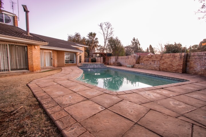 To Let 13 Bedroom Property for Rent in Die Bult North West